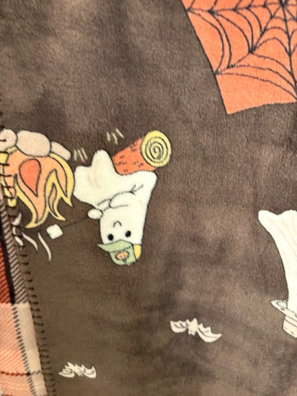 Viral Isaac Mizrahi Reversible Halloween blanket Ghosts reading & camping